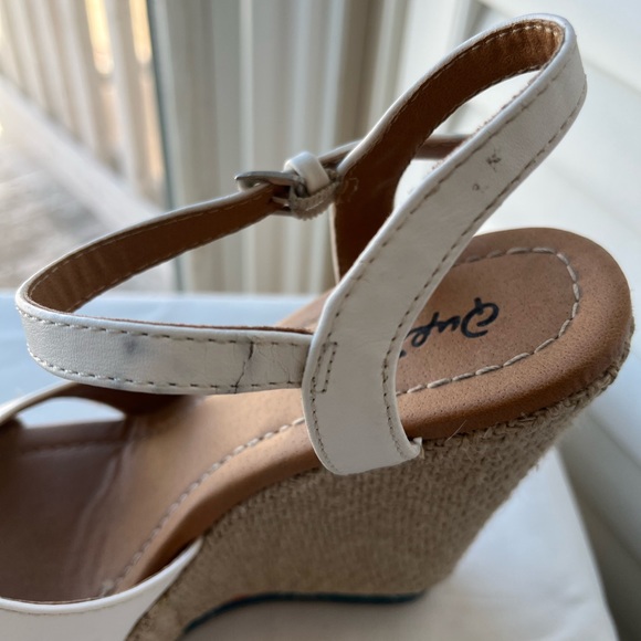 QUPID “RARE” WHITE PLATFORM WEDGES SZ 6 - Picture 12 of 12